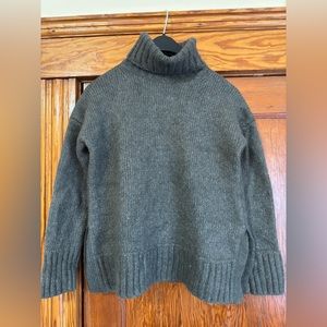 Everlane "The Cloud" Turtleneck in Alpaca/Pima Cotton/Wool blend, small, gray